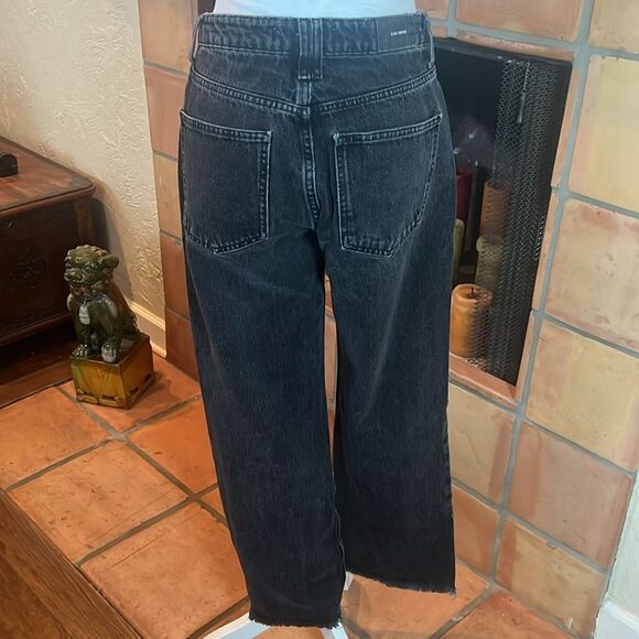 Zara Black Denim Raw Edge Crop Jeans, size 6 - Picture 4 of 8